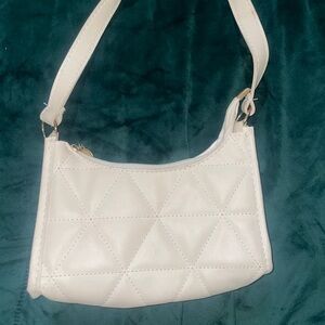 Quilted White Shoulder Bag with Top Zip